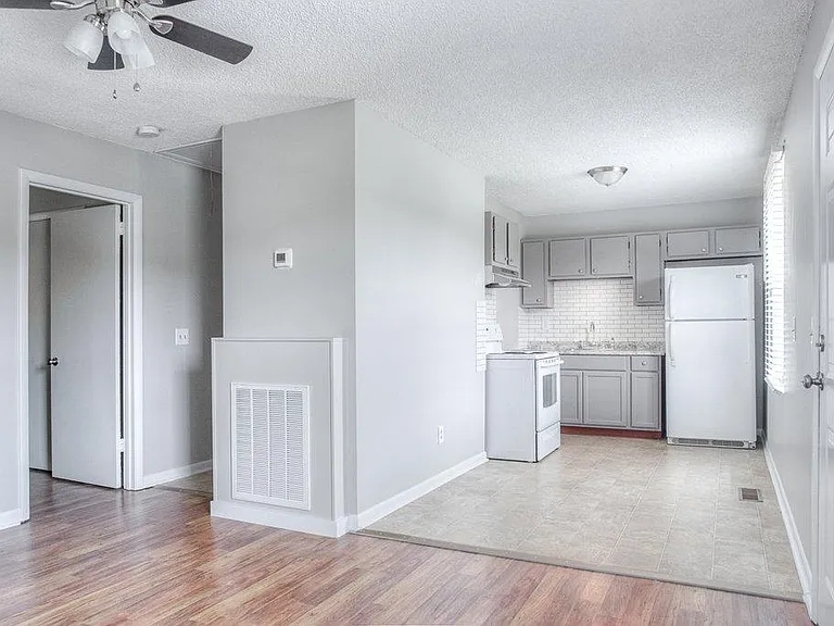 212 Jay Dr — Photo 1