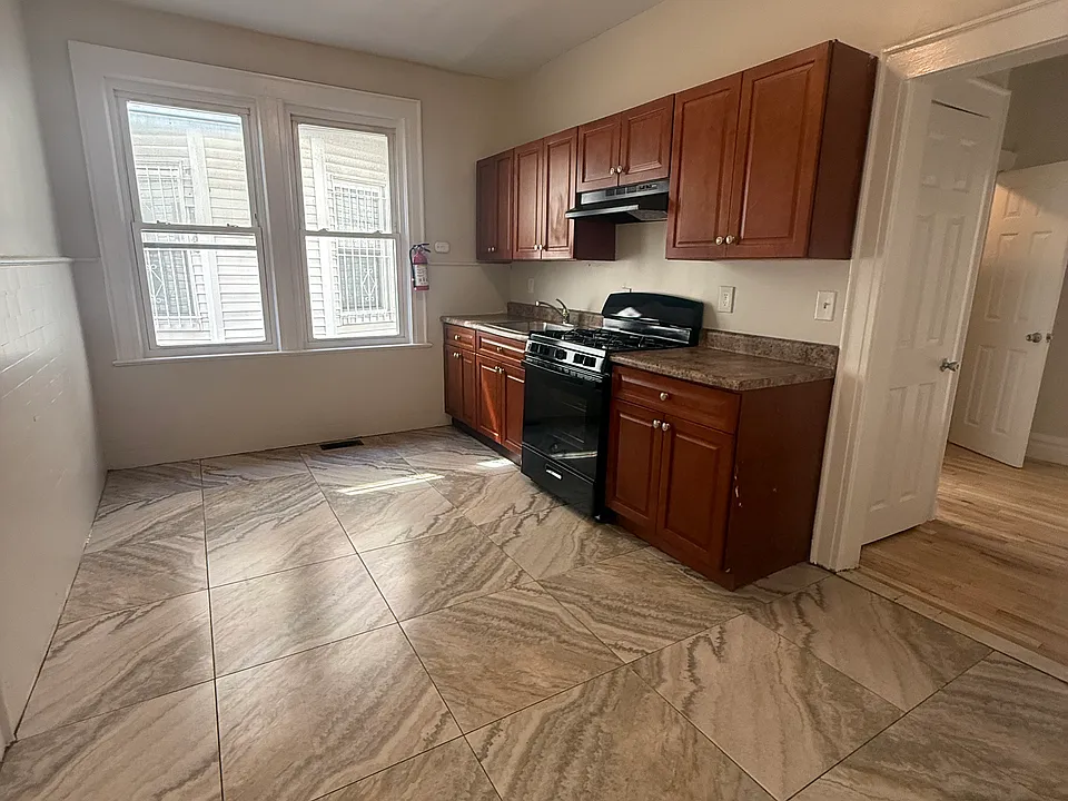 43 Isabella Ave #1LL