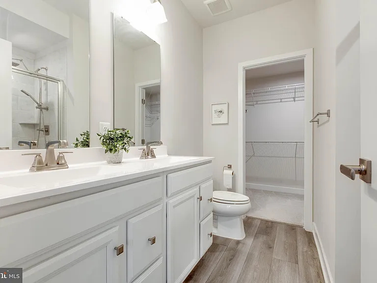 7523 Bharat Way — Photo 22