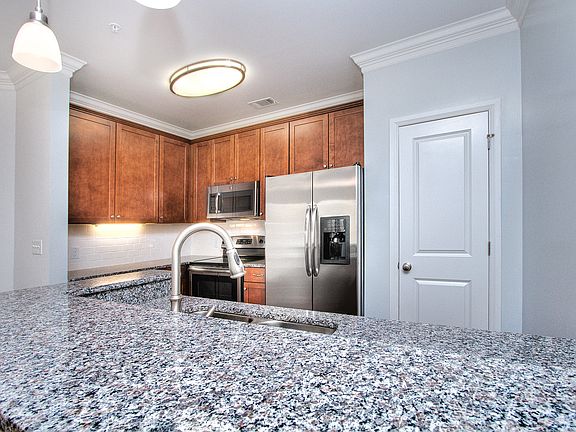 3rd image of 2320 Roswell Ave #11420499
