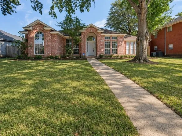 2912 Olympia Dr, Grand Prairie, TX 75052