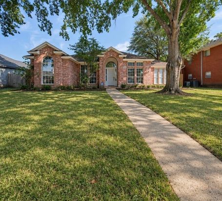 2912 Olympia Dr, Grand Prairie, TX 75052