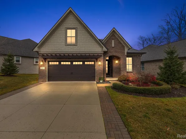 3982 Vendome Dr, Auburn Hills, MI 48326