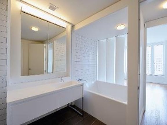 4th image of 15 William St #30F