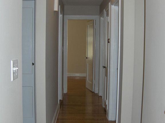 5th image of 204 Knollwood Ave