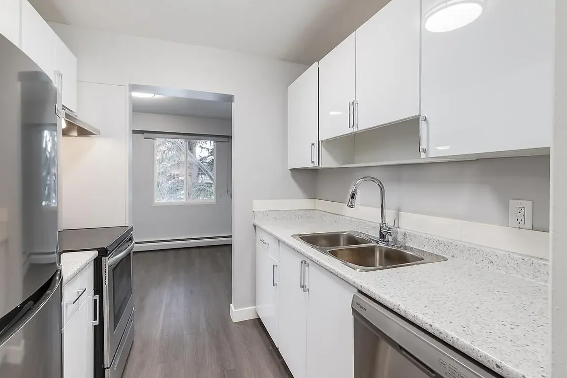 Glenmore Gardens Coach Homes — Photo 1