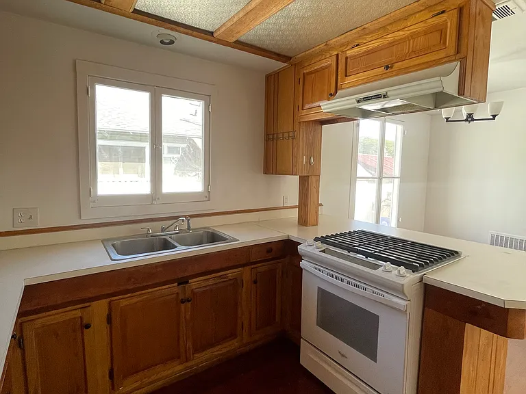 940 E Arrow Hwy — Photo 18