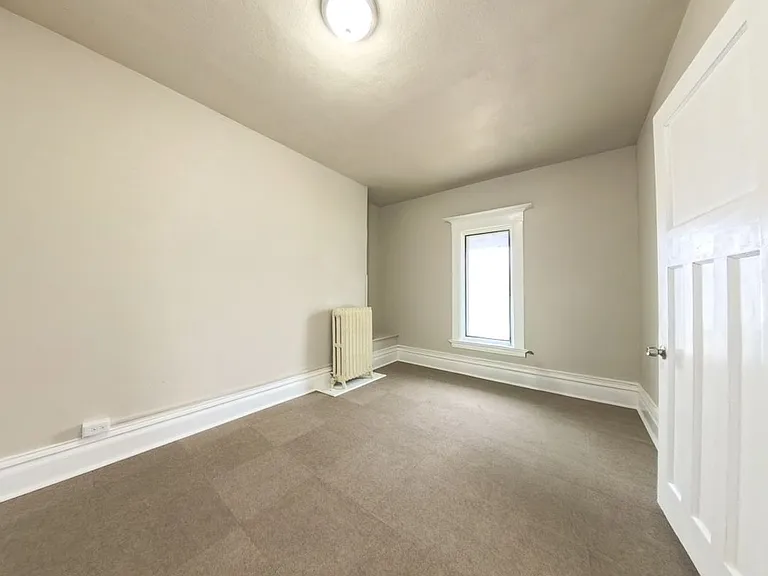 511 W State St — Photo 7