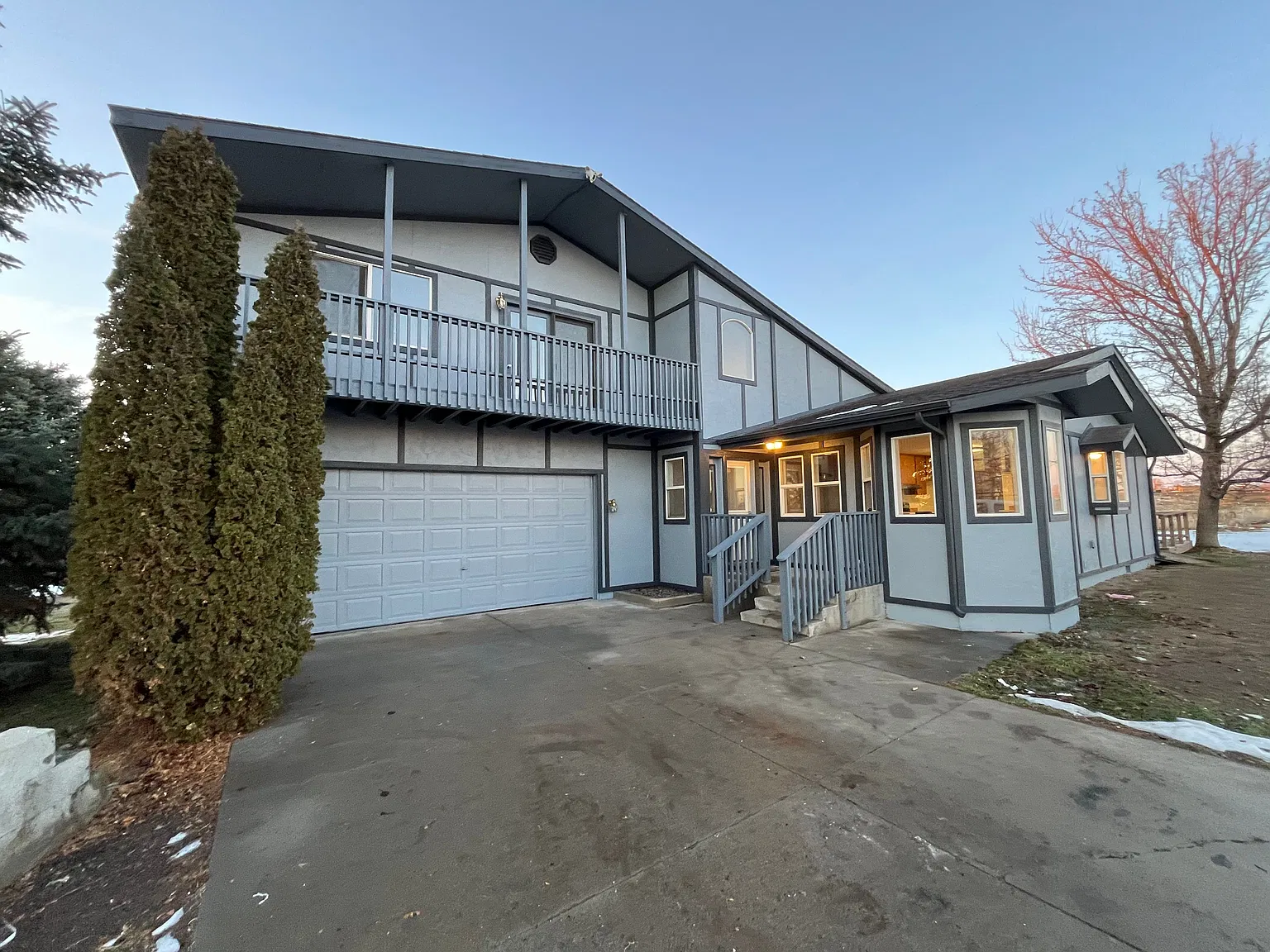 4 bed, 2.0 bath, 2939 sqft, $2,695 — Photo 2