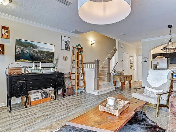 5th image of 605 Promenade Ln