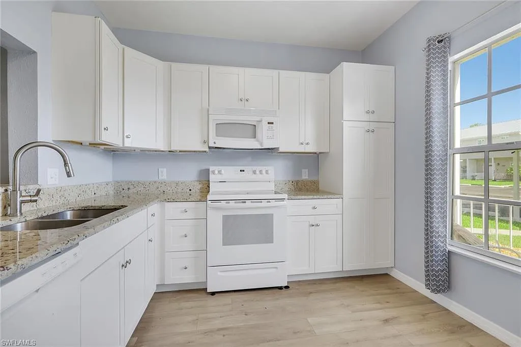 3 bed, 2.5 bath, 1157 sqft, $2,200 — Photo 3