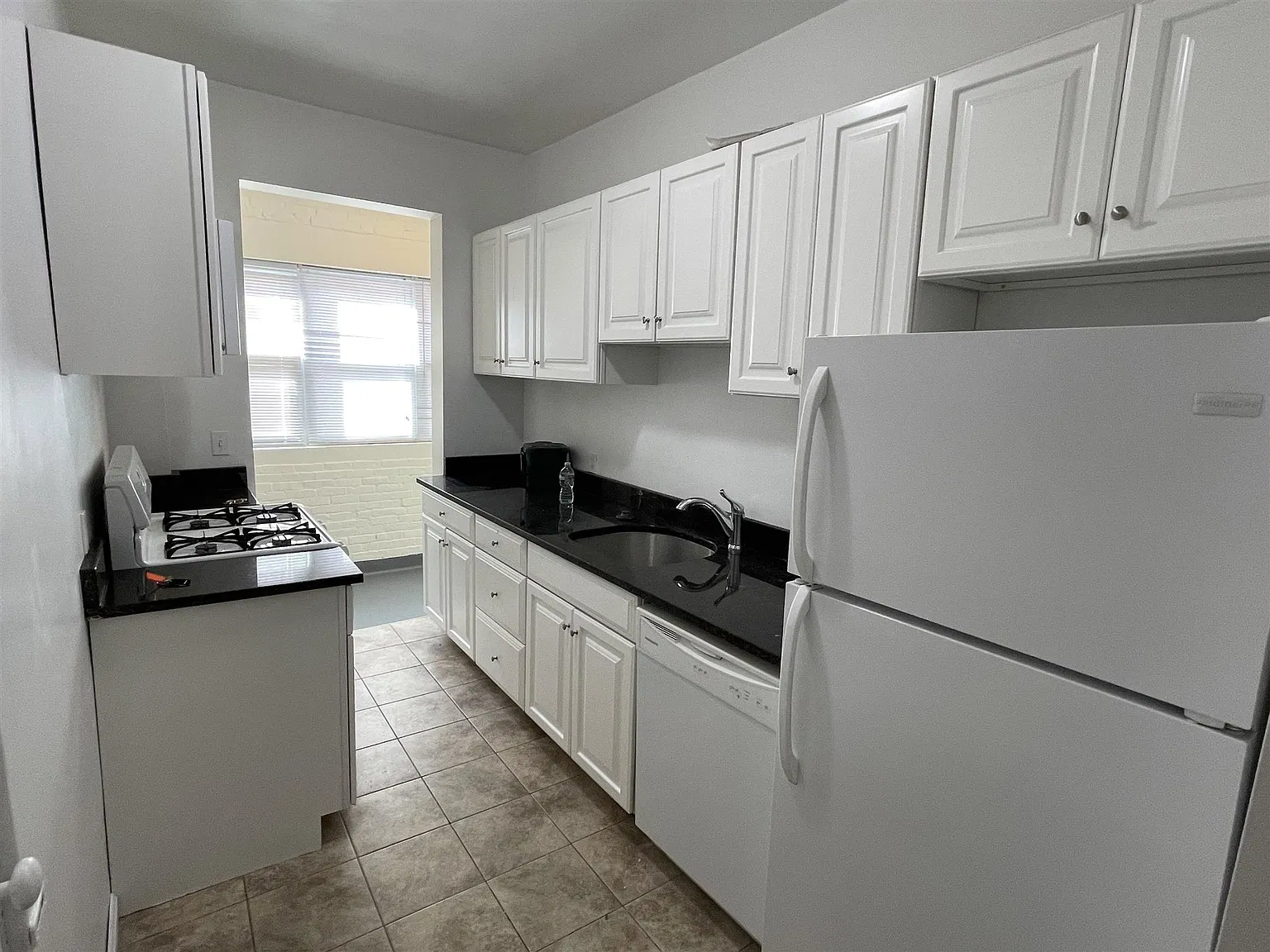 3 bed, $3,900 — Photo 2
