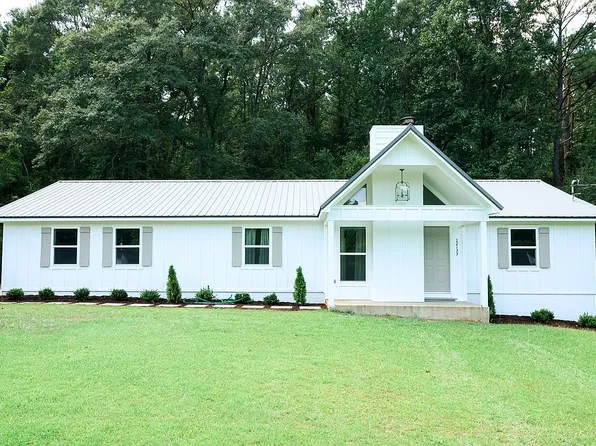 12133 Valley Rd, Northport, AL 35475