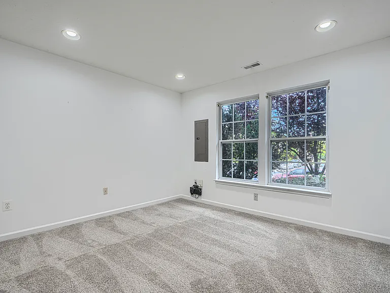 5048 Kemsley Ct — Photo 14