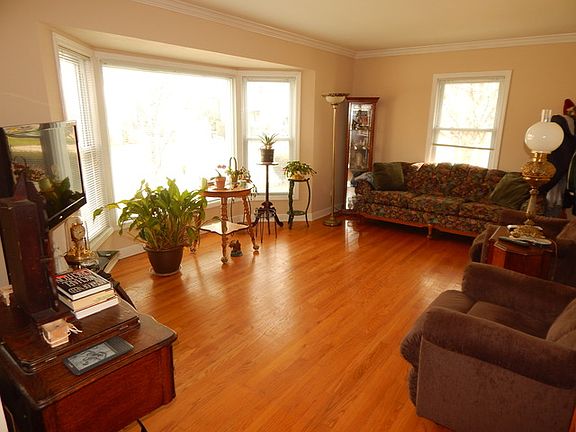 4th image of 4052 Gremley Ave