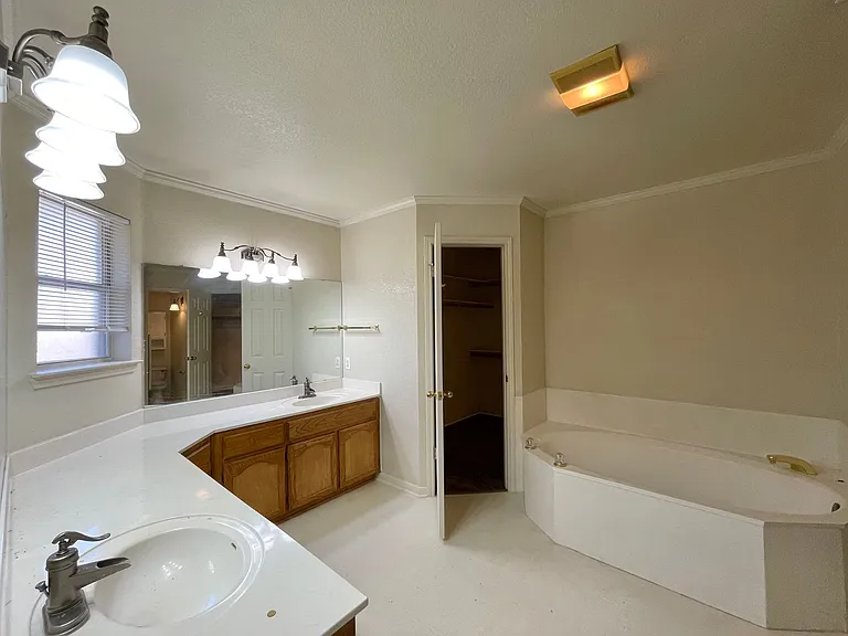 2404 Southport Dr — Photo 20