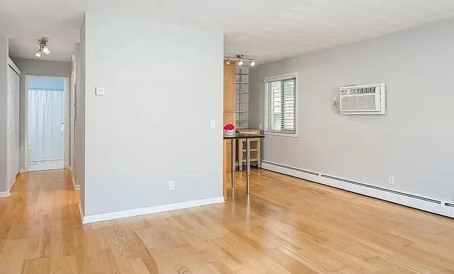 1 bed, 650 sqft, $1,200 — Photo 3