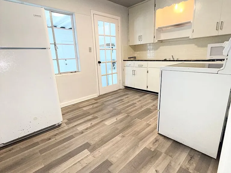 1016 Alba Dr — Photo 8