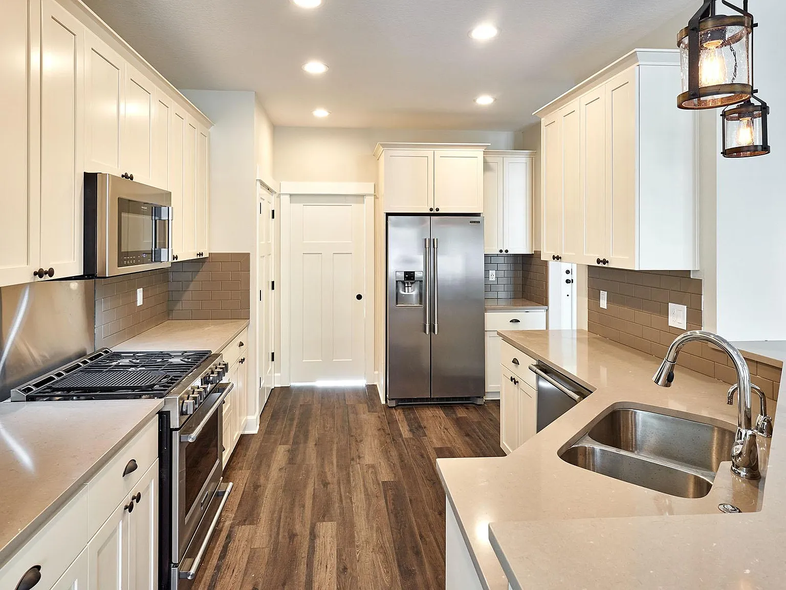 3 bed, 2.5 bath, 2120 sqft, $3,080 — Photo 4