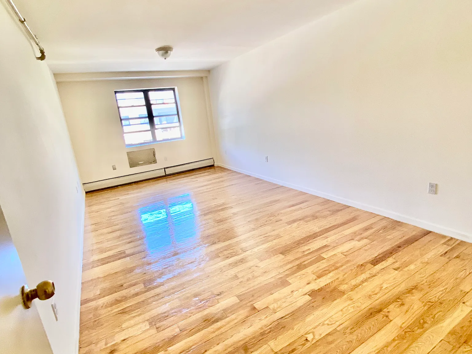 1 bed, 1003 sqft, $2,697 — Photo 3