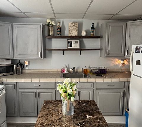 4th image of 321 W 3rd St #2