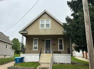 609 15th St, Peru, IL 61354