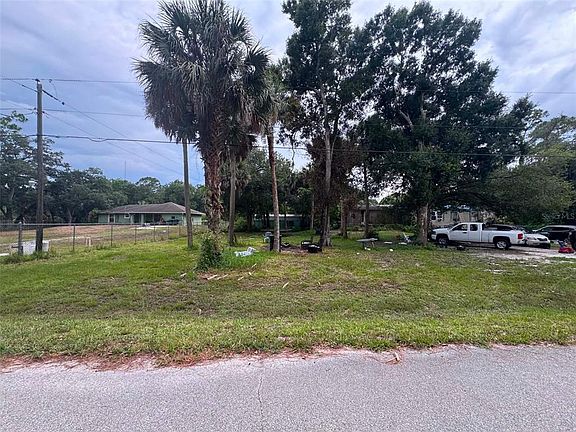 3rd image of 6702 NE 1ST STREET
