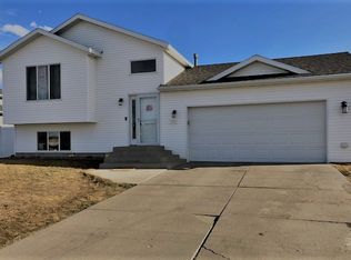 3701 Lewis Rd NW, Mandan, ND 58554