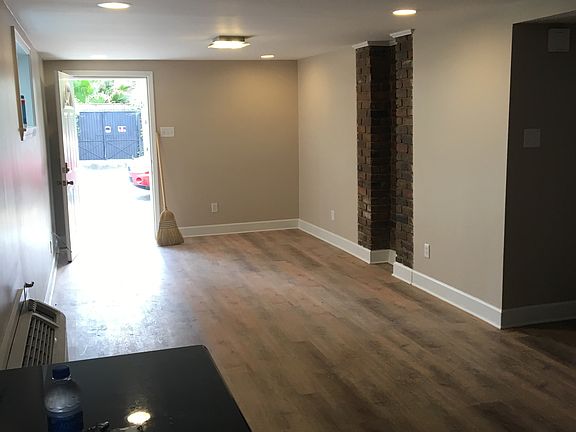 3rd image of 2515 Carondelet St #A
