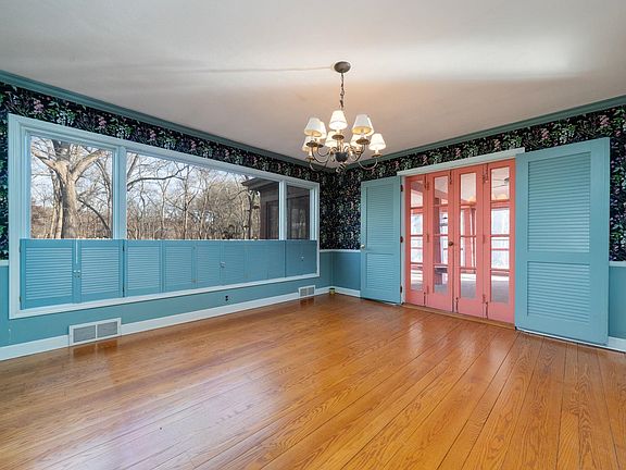 5th image of 959 N River Rd