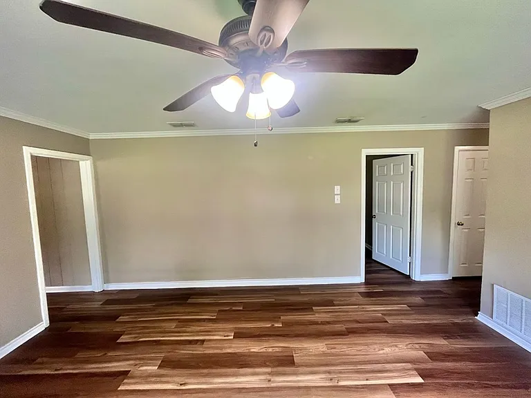 117 E Hoyt Dr — Photo 4