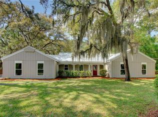 1542 Meadow Ln SE, Darien, GA 31305