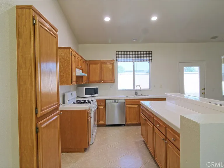 28422 Belleterre Ave — Photo 5