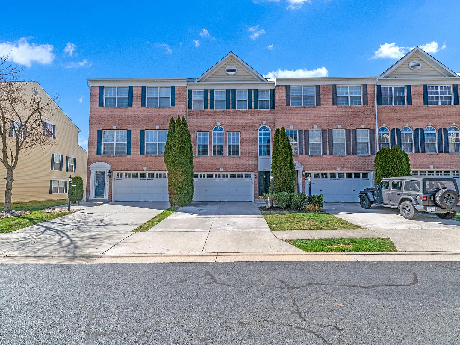 3 bed, 3.5 bath, 1760 sqft, $3,200 — Photo 1