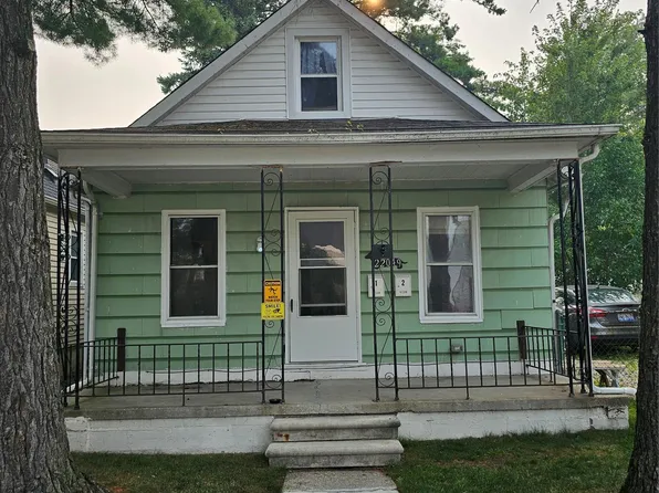 22049 Cushing Ave, Eastpointe, MI 48021