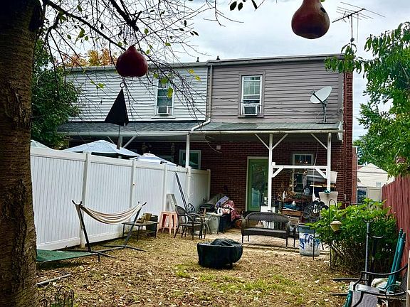 5th image of 256 Hazel St