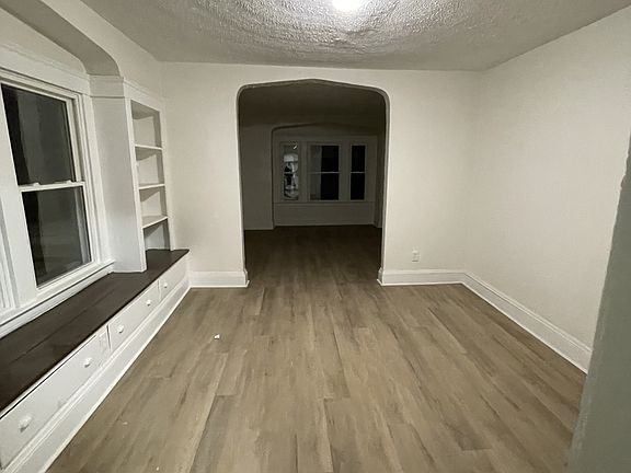 4th image of 1159 E 112th St #2