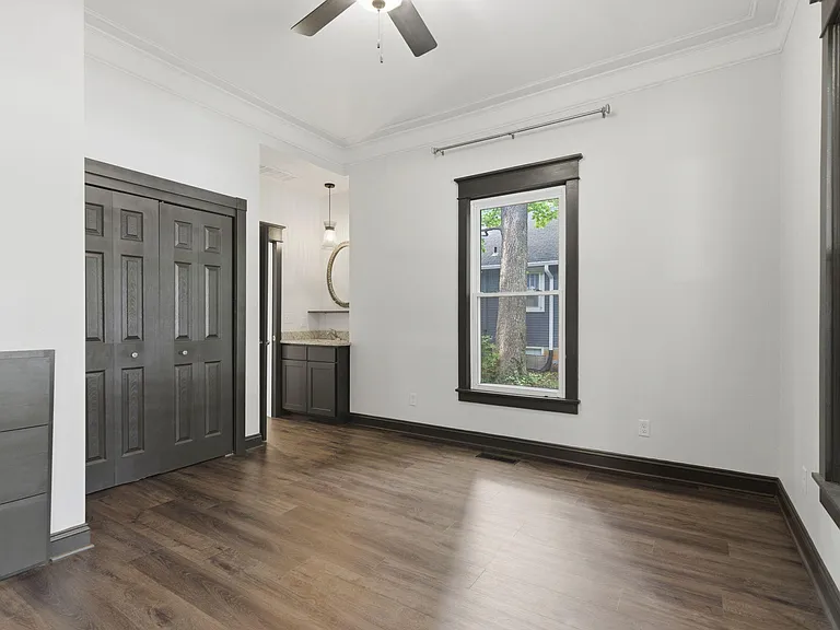 837 S Kentwood Ave — Photo 16