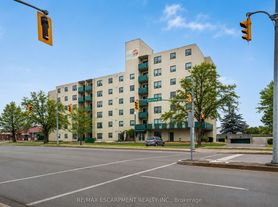 421 Fairview Dr, Brantford, ON