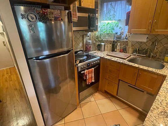 4th image of 334 E 65th St APT 53