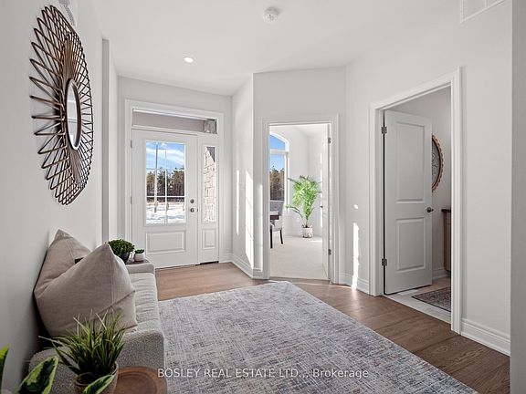 3rd image of 526 Royal Ridge Dr