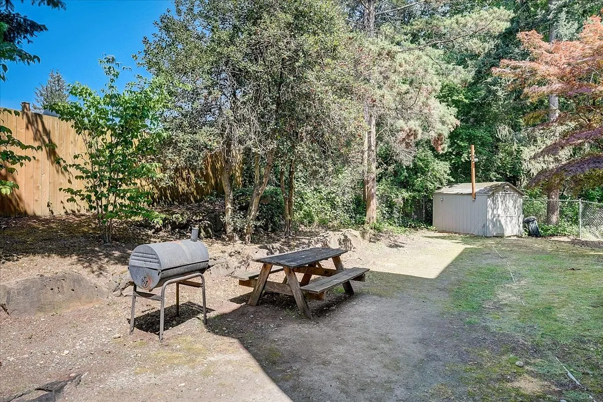 Building Photo - Spacious 1 Bedroom Apartment Homes