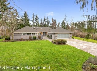 8485 Hunts Point Ln, Bellevue, WA 98004