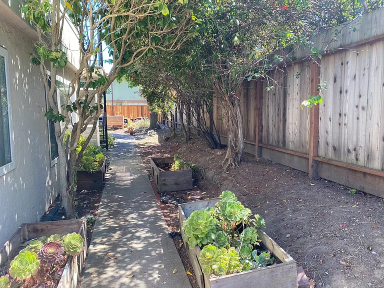 Clinton St — Photo 11