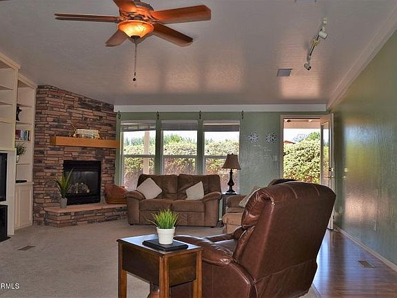 2nd image of 213 W Cedar Mill Ct