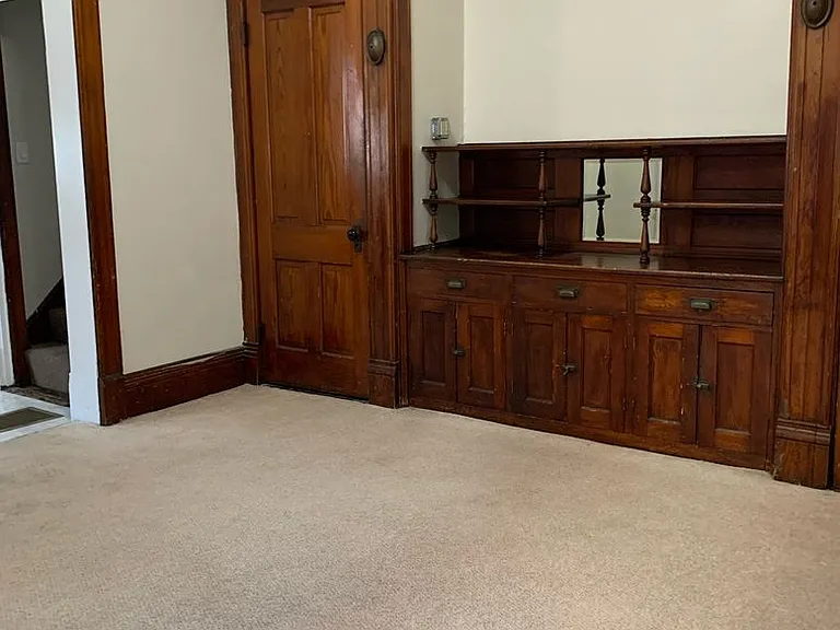 422 W Loras St — Photo 6