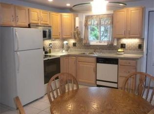 10 Freeman St APT 2, North Attleboro, MA 02763