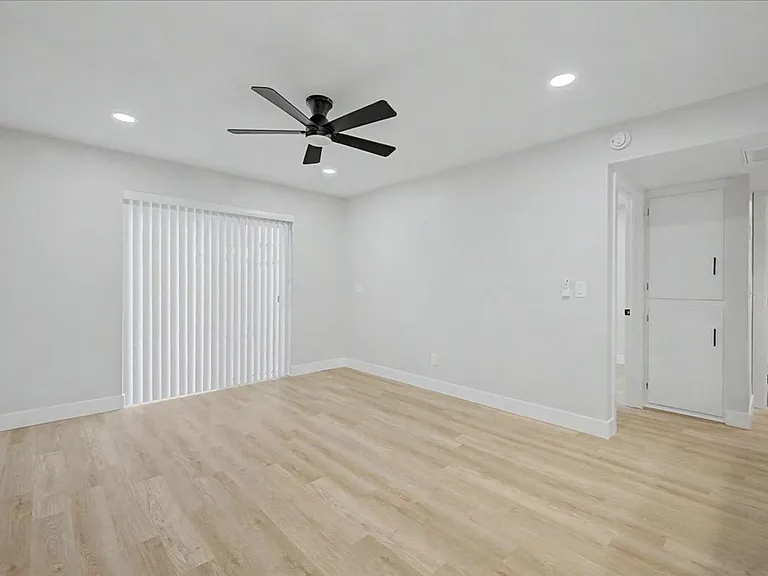 1604 N Forgeus Ave — Photo 5