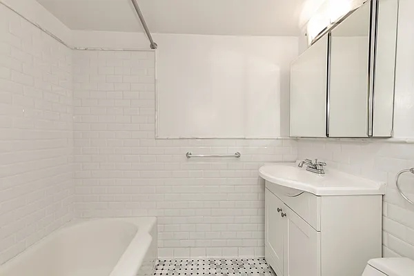 Rented by Stonehenge NYC LLC | media 8