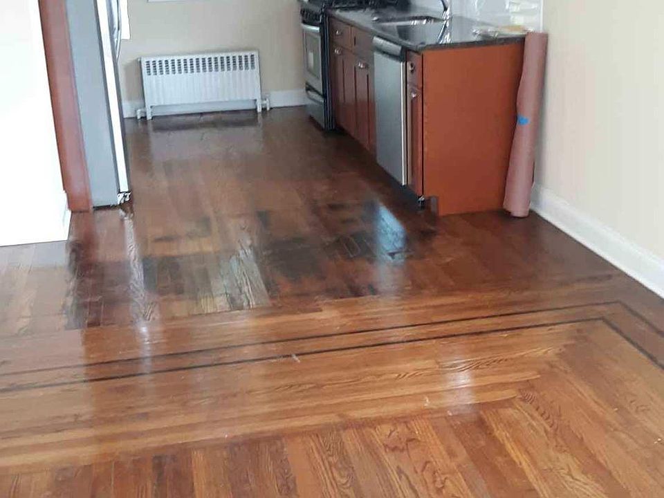 2nd image of 209 Higbie Ln